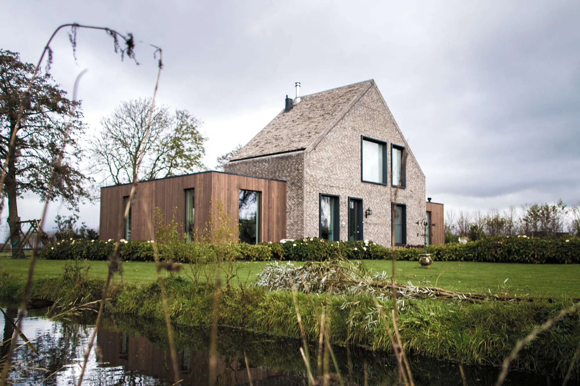 Villa S